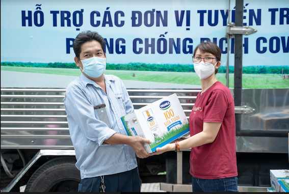 Vinamilk[-]tiếp[-]sức[-]lực[-]lượng[-]tuyến[-]đầu[-]đang[-]ngày[-]đêm[-]xét[-]nghiệm[-]sàng[-]lọc[-]cho[-]người[-]dân